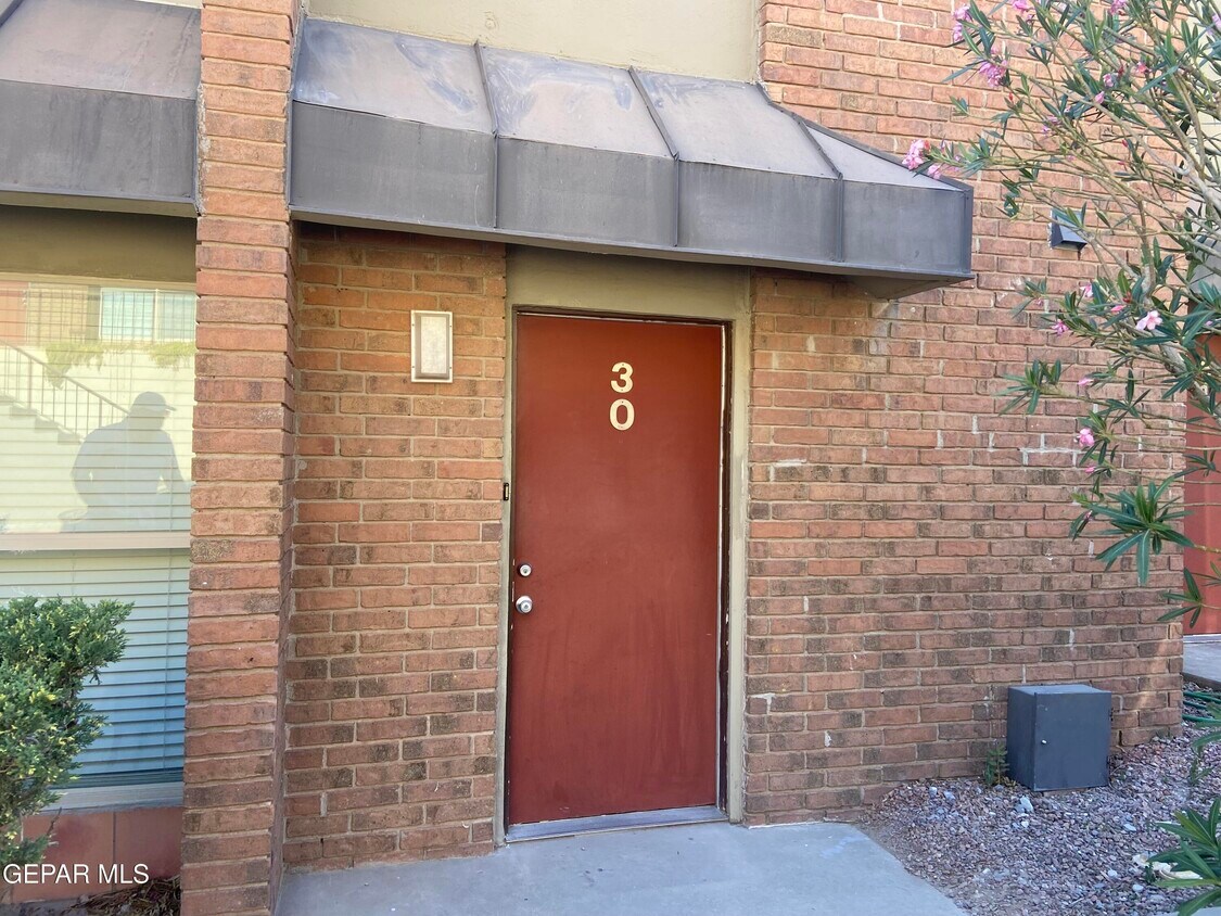 Primary Photo - 4433 N Stanton St