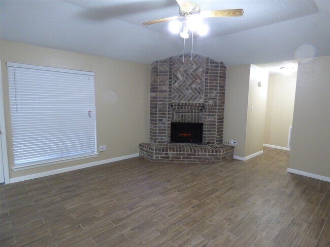 Building Photo - 1242 Park Ln