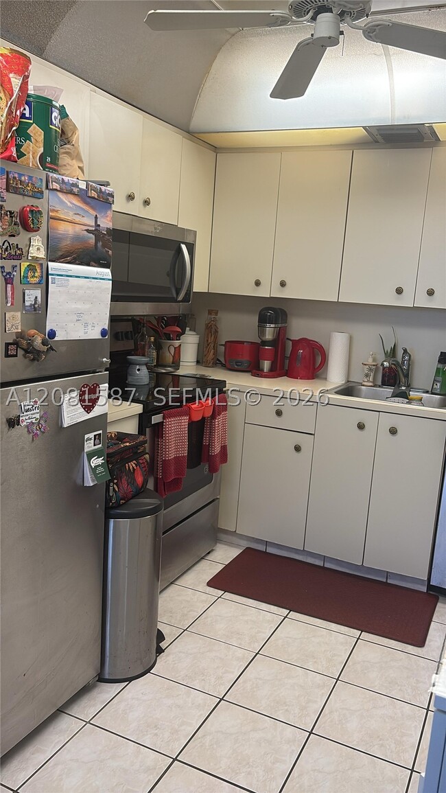 Building Photo - 13455 SW 9th Ct