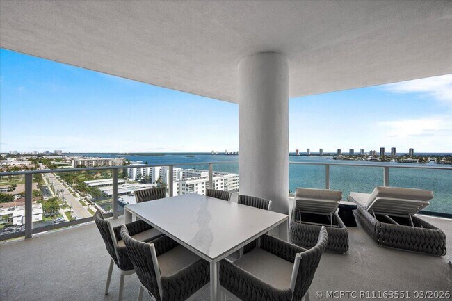 Foto del edificio - 220 Lake Shore Dr