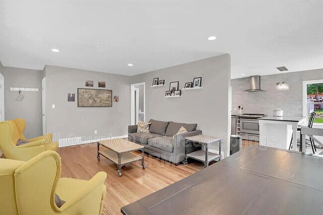 Foto del edificio - 723 N Logan Ave