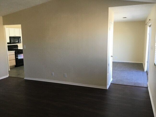 Building Photo - 6925 Topeka Hills Drive NE