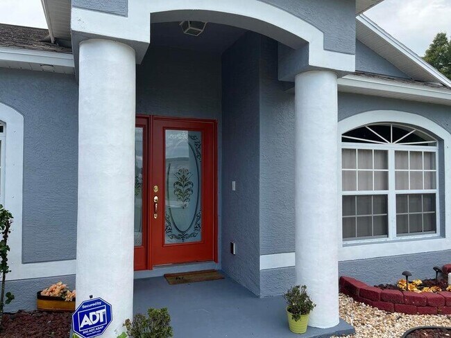 Building Photo - 170 SW Christmas Terrace