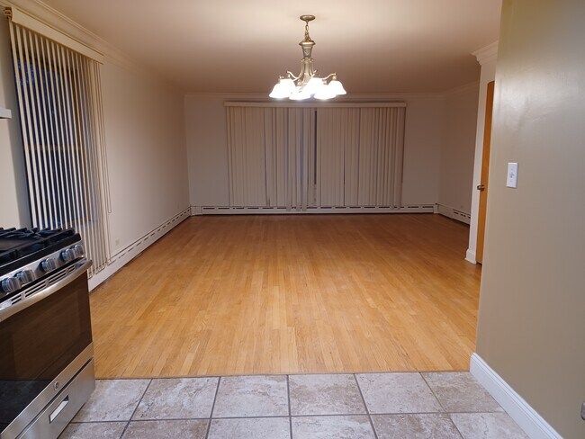 Foto del edificio - 6104 N Campbell Ave