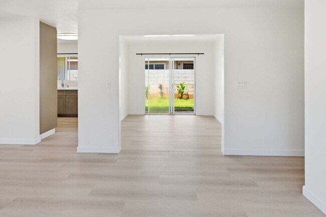 Foto del edificio - Freshly Renovated 3BR/2BA Home with 2-Car Carport
