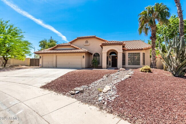Building Photo - 801 W Emerald Island Dr