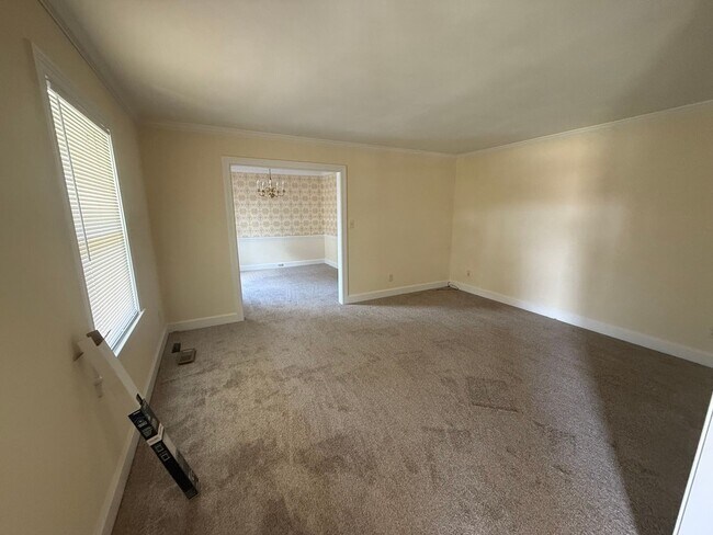 Foto del edificio - 2218 Arbor Rd N