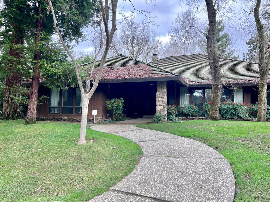 Primary Photo - 4 Bed / 3 Bath | El Macero Home Available ...