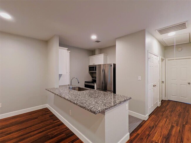 Foto del edificio - 310 E 31st St