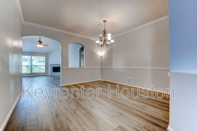 Building Photo - 6411 Silver Shade Dr