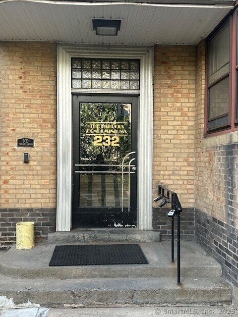 Foto del edificio - 230 Farmington Ave