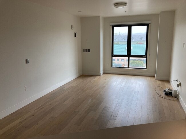 Building Photo - Live at the beach! Modern 2 bedroom 2 bath condo blocks from the beach w/parking and washer/dryer...