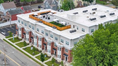 Building Photo - 70 Ridgedale Ave