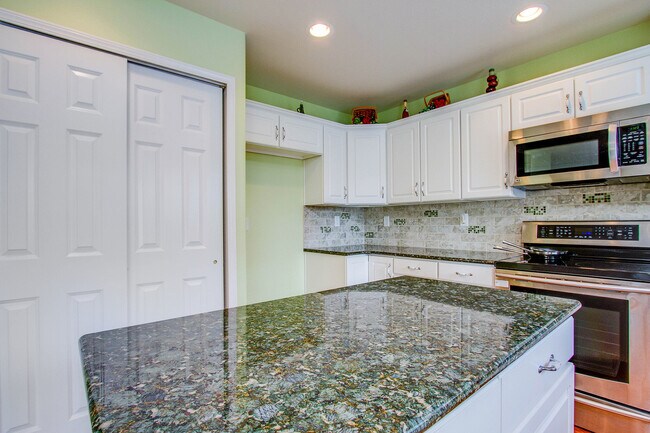 Photo - Impeccable 5 Bedroom Home with Mountain Views