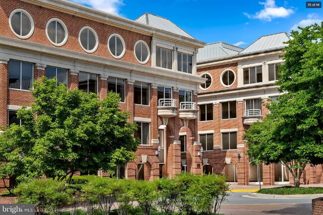 Foto del edificio - 635 Slaters Ln