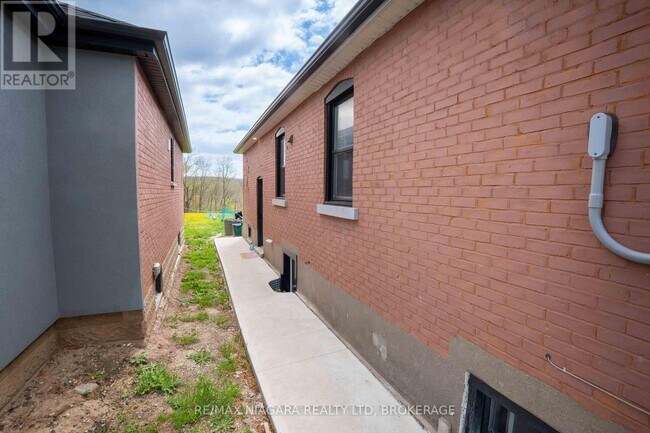 Photo du bâtiment - 233 Pelham Rd