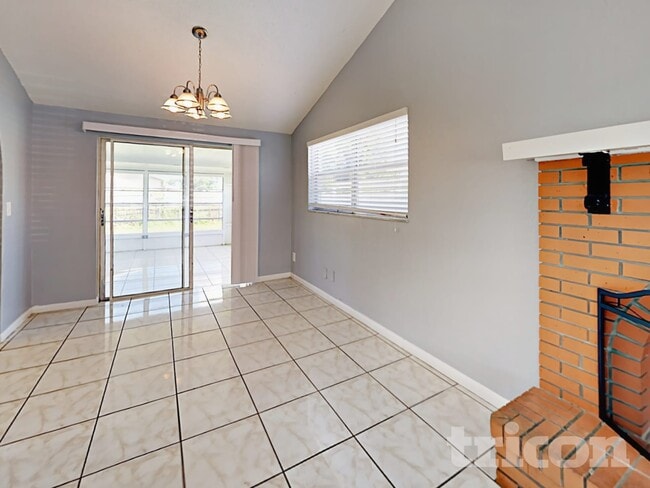 Foto del edificio - 8235 Donaldson Dr