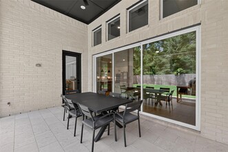 Building Photo - 9722 Dani Lake Dr