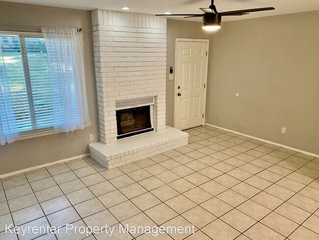 Building Photo - 2 br, 1.5 bath House - 4204 Hudson Bend Ro...