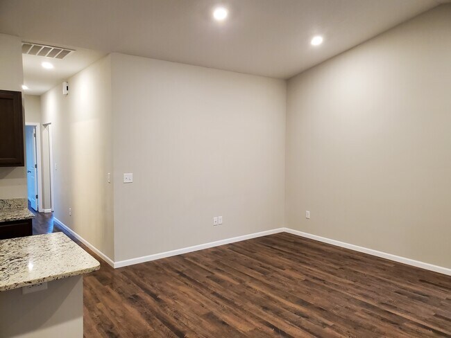 Foto del edificio - 416 S Longbranch Dr