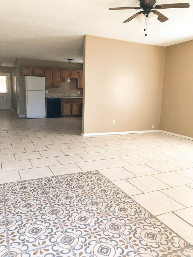 Building Photo - Cozy 3B/2B Home Available to Rent Now!