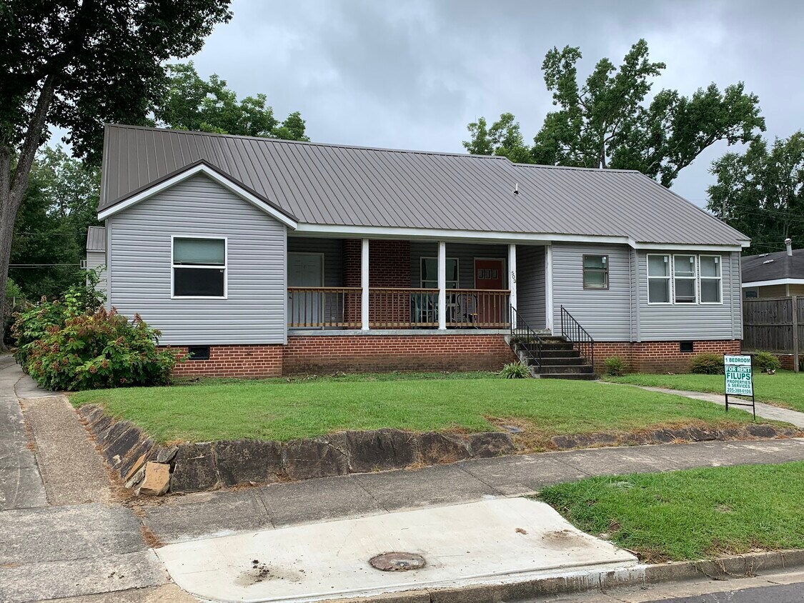 19th Street View - 503 19th St E