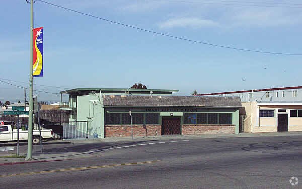 Building Photo - 10205-10207 Byron Ave