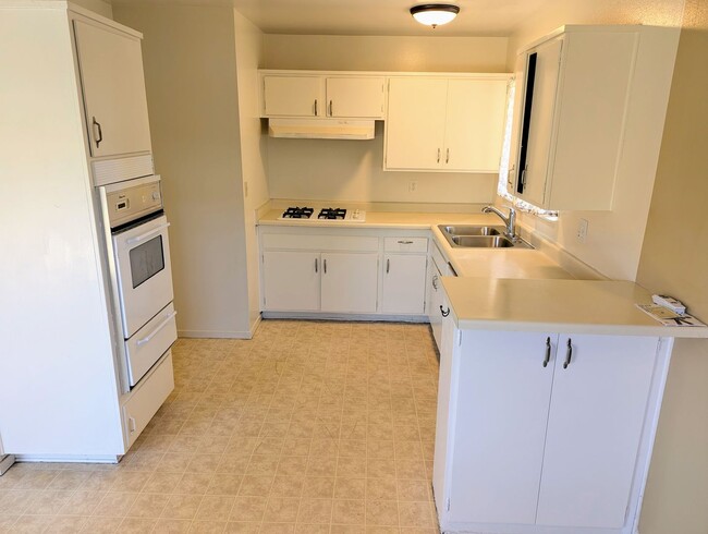 Building Photo - 3943 Constellation Rd