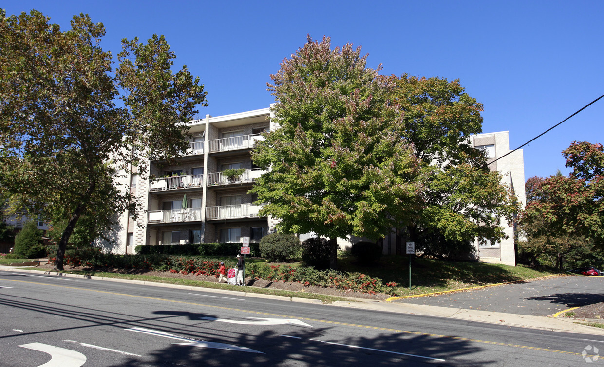 Primary Photo - Landmark Terrace