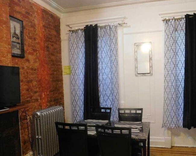 Foto del edificio - 558 Madison St
