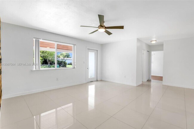 Foto del edificio - 9841 Dominican Dr