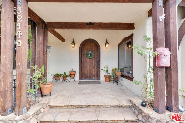 Foto del edificio - 32140 Windrush Rd