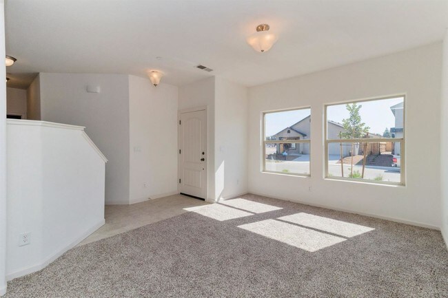 Building Photo - 377 Alder St