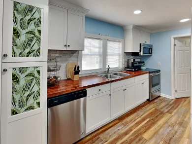 Kitchen - 411 Monroe Ave
