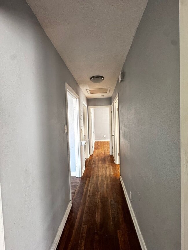 Building Photo - House
