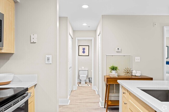 Unidad modelo - 1 habitación, 1 baño - 700 pies cuadrados - Pasillo - Arbors on Duke