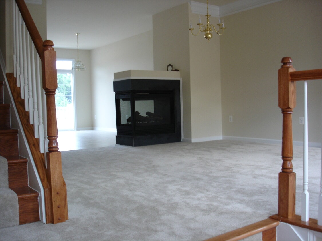 Building Photo - 4665 Carisbrooke Ln