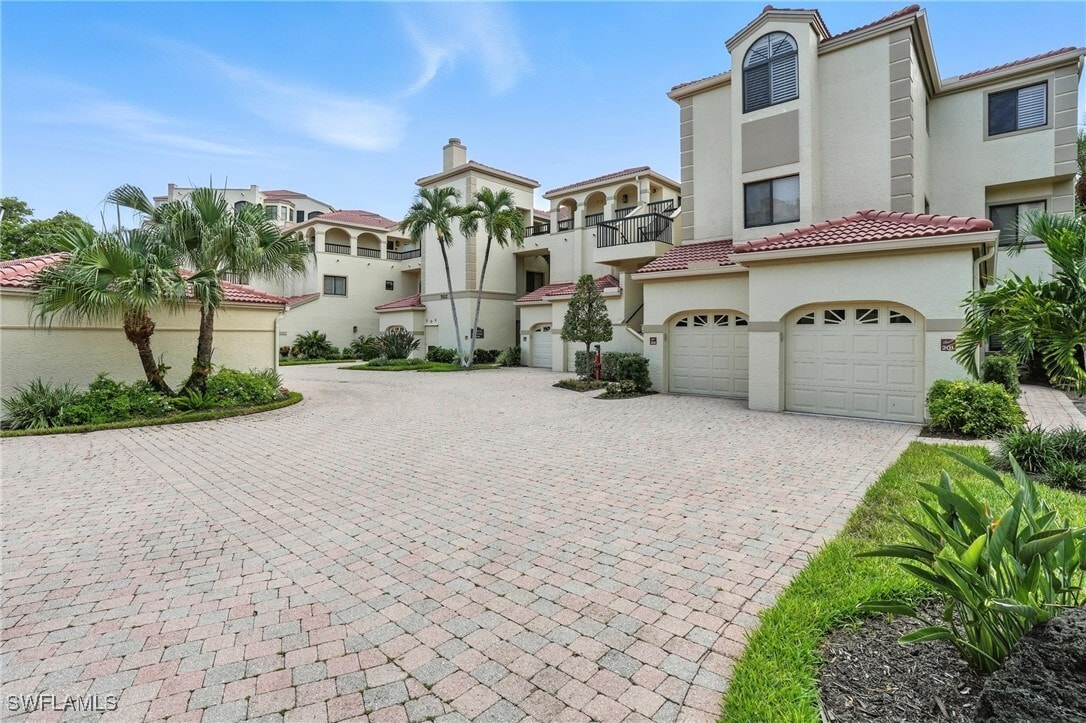 Foto principal - 7032 Pelican Bay Blvd