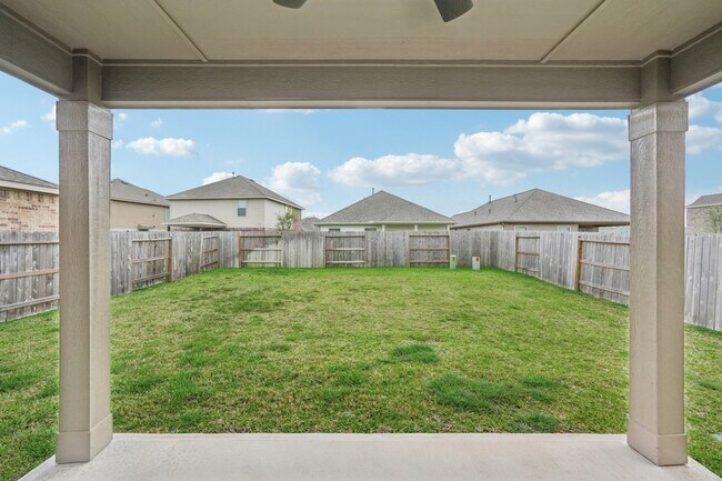 Building Photo - 1006 Whispering Winds Dr