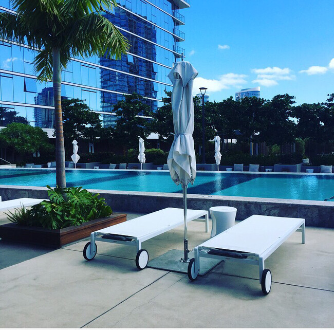 Elevated adult-spa and day-bed lounge - 888 Kapiolani Blvd