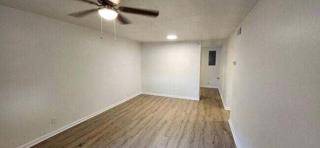 Foto del edificio - 1234 Peacock Ave