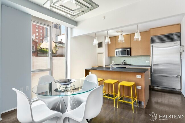 Building Photo - TRANQUIL AND SUN-DRENCHED MODERN 2 BED!