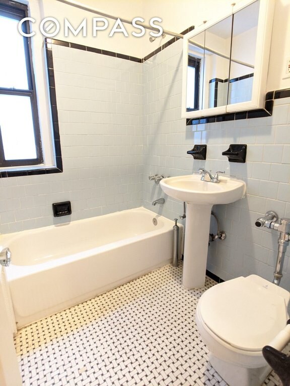 Building Photo - 959 Park Pl