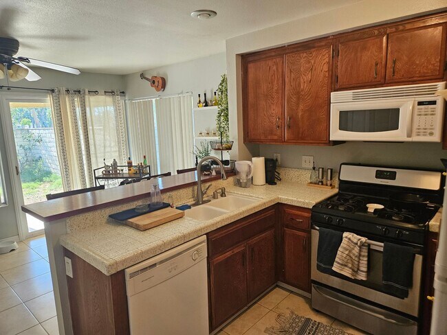 Foto del edificio - Charming 2 Bed 1 Bath condo in Anaheim!!
