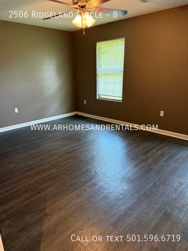 Foto del edificio - 2506 Ridgeland Cir