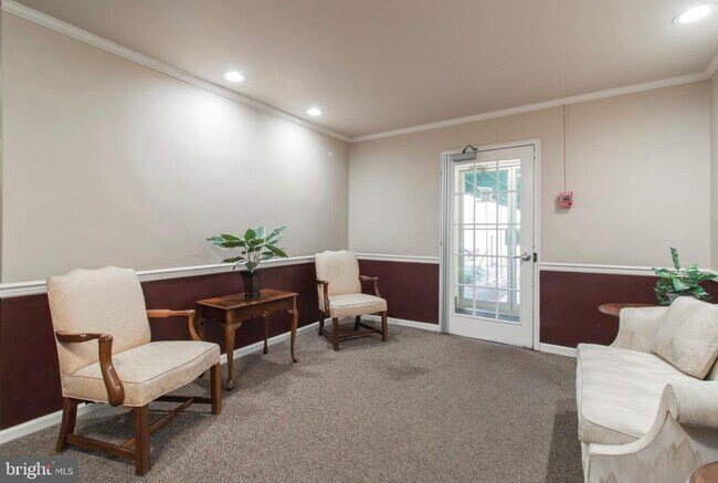 Foto del edificio - 383 Lakeside Rd