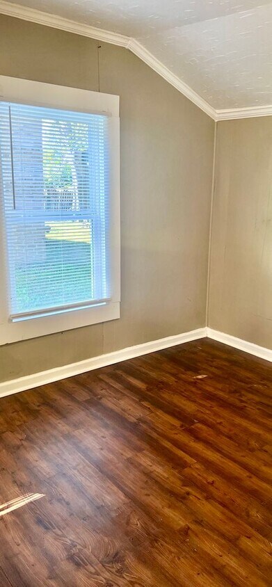 Building Photo - 817 Vine St.--AVAILABLE NOW! 1/2 OFF 1ST M...