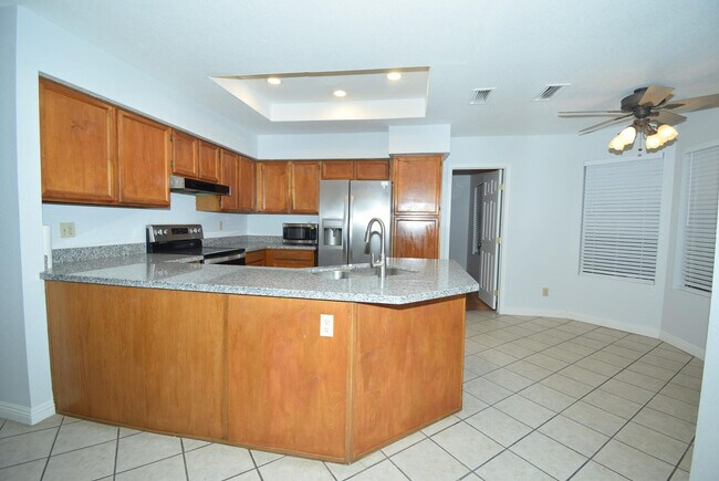Foto del edificio - 2250 W Rockwell Dr
