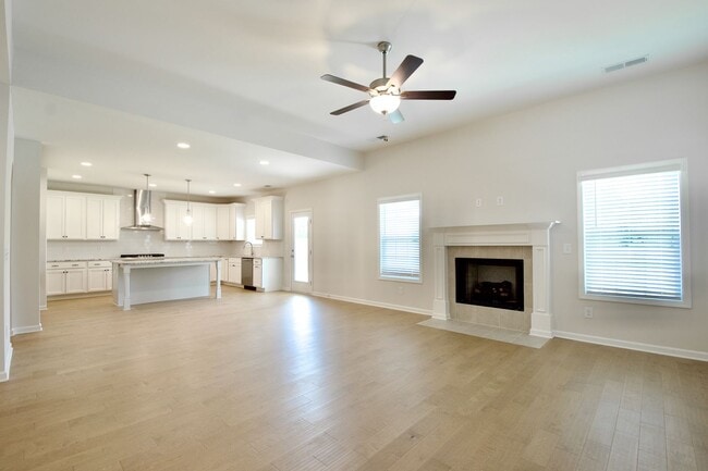 Building Photo - Brand New Hugston Home Near Lee Scott Acad...