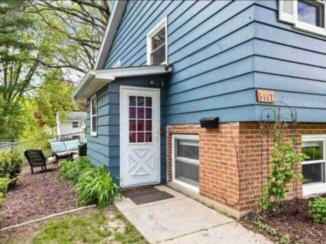 Building Photo - 5105 Wallace Ave